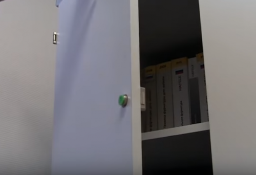 Box furniture lock into the cabinet installation in dventsu