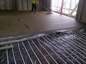 The thickness of the screed water underfloor
