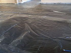 Features a semi-dry screeds