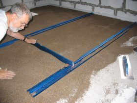 Performing dry screed in the apartment