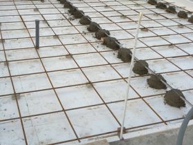 Installation of concrete screed