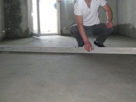 Leveling the floor under the laminate