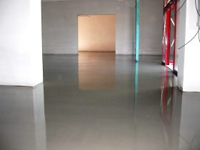 The thickness of the self-leveling floor