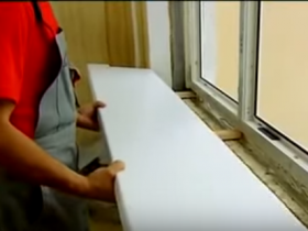 Assembly of plastic windows
