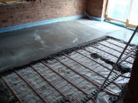 The thickness of the screed water underfloor