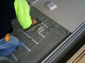 Electric Heated floor screed without