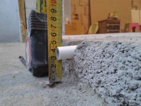 The thickness of the floor screed