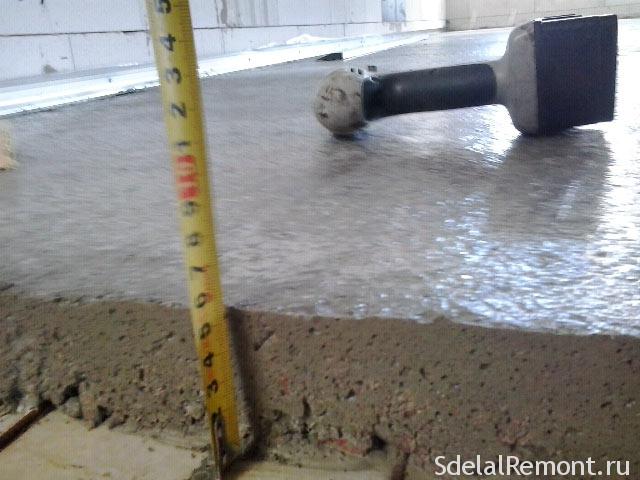 The Process Of Laying Concrete Screed For Leveling Subfloor