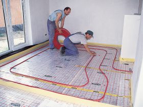 Laying the laminate on a water floor