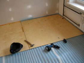 Leveling the floor with plywood