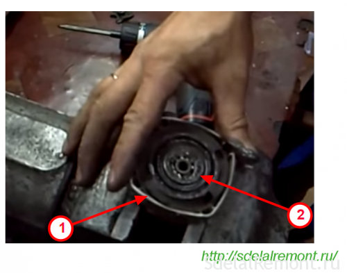 Removing the cover of the bearing reducer