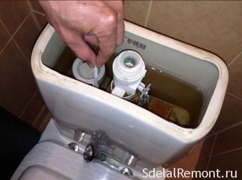 Ustrnenie leaking toilet cistern