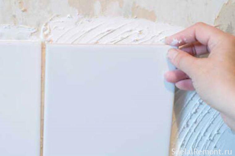 Guide for laying tiles on plasterboard with their hands instruction