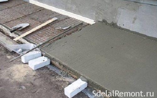 tile laying on the concrete base