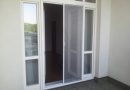 Москітна сітка на двері - різновиди конструкції і правильна установка