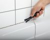 Способи очищення герметика на поверхнях у ванній кімнаті