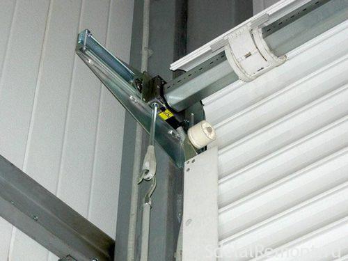 Как выбрать роллеты на окна и установить своими руками