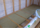 Technology laying insulation on the floor